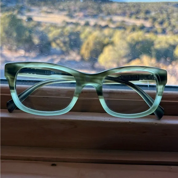 Tres Noir Clear Eyeglasses with 2 Cases - Picture 4 of 9